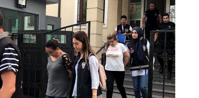 fuhus-yalaniyla,-40-ilde-104-erkegi-40-bin-lira-dolandirdilar-2.jpg