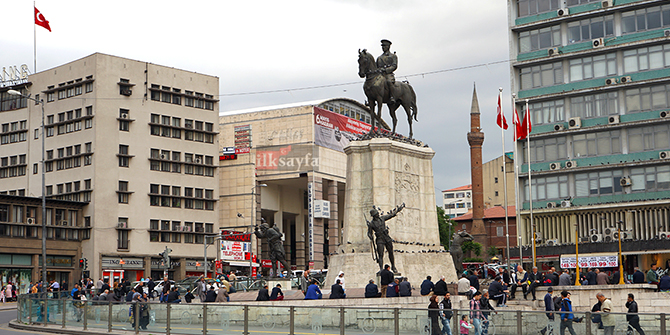 guvenpark,-bicakli-kavga,-yan-baktin,-yan-baktin-kavgasi,-ulus-heykel,,,.jpg