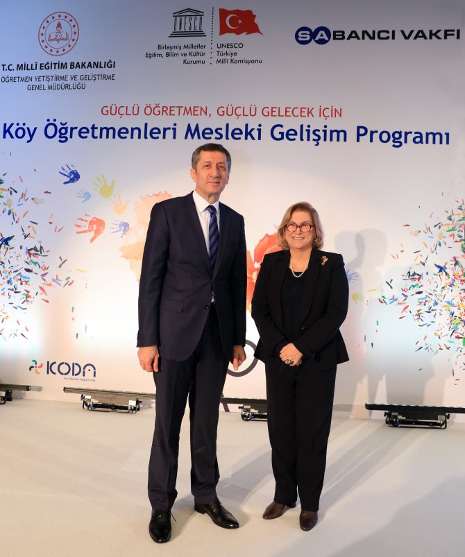 milli-egitim-bakani-ziya-selcuk-ve-sabanci-vakfi-mutevelli-heyeti-baskani-guler-sabanci-.jpg