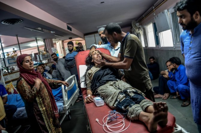 thumbnail_afshana-farooq,-14,-was-treated-in-a-srinagar-hospital-on-aug.-9-after-she-was-hurt-in-a-stampede-when-indian-forces-opened-fire-on-demonstrators.jpg