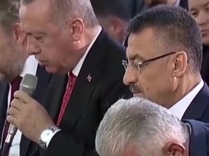 Cumhurbaşkanı Erdoğan 15 Temmuz şehitleri için Kur'an-ı Kerim okudu
