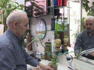 Kadıköylü berberin botanik bahçesini andıran dükkanı